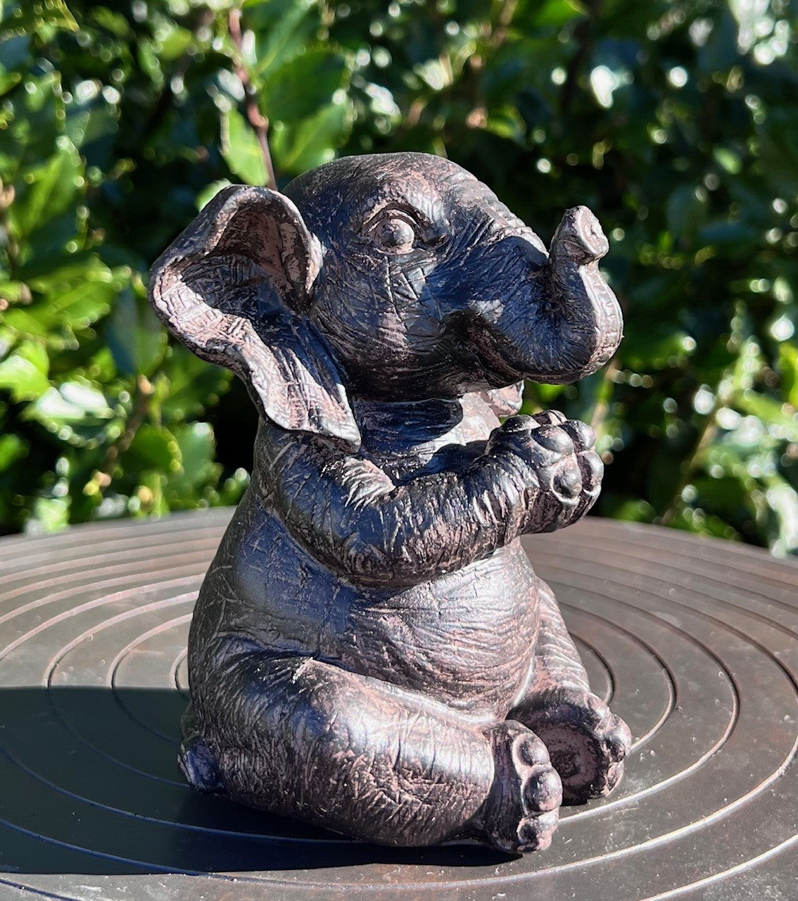 Bedende Elefant 2