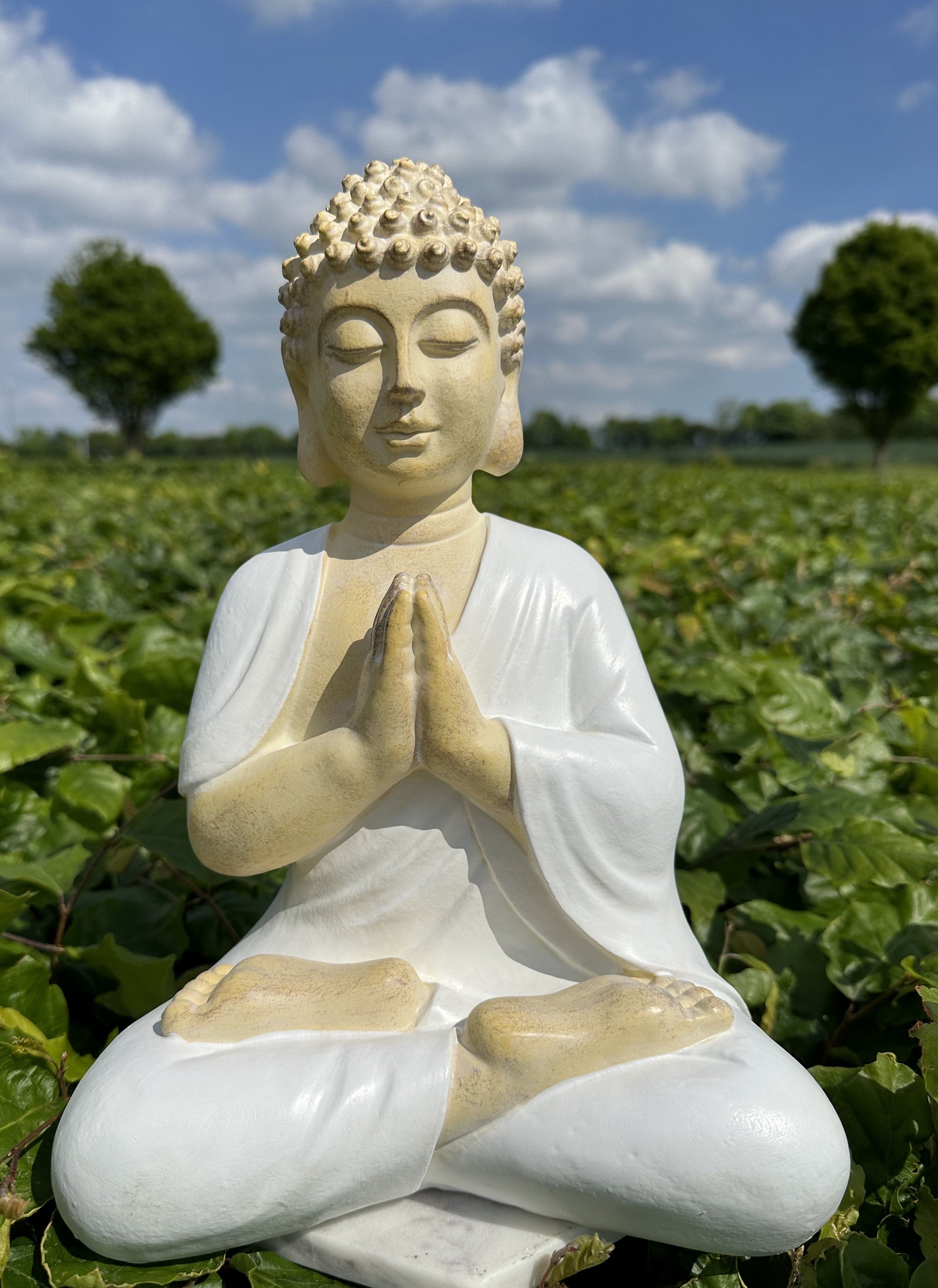 Buddha figur namasté hvid 3