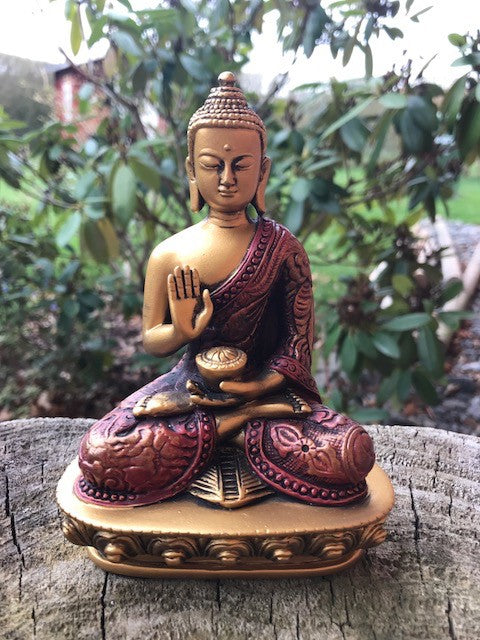 Buddha rød/gylden No fear Mudra 1