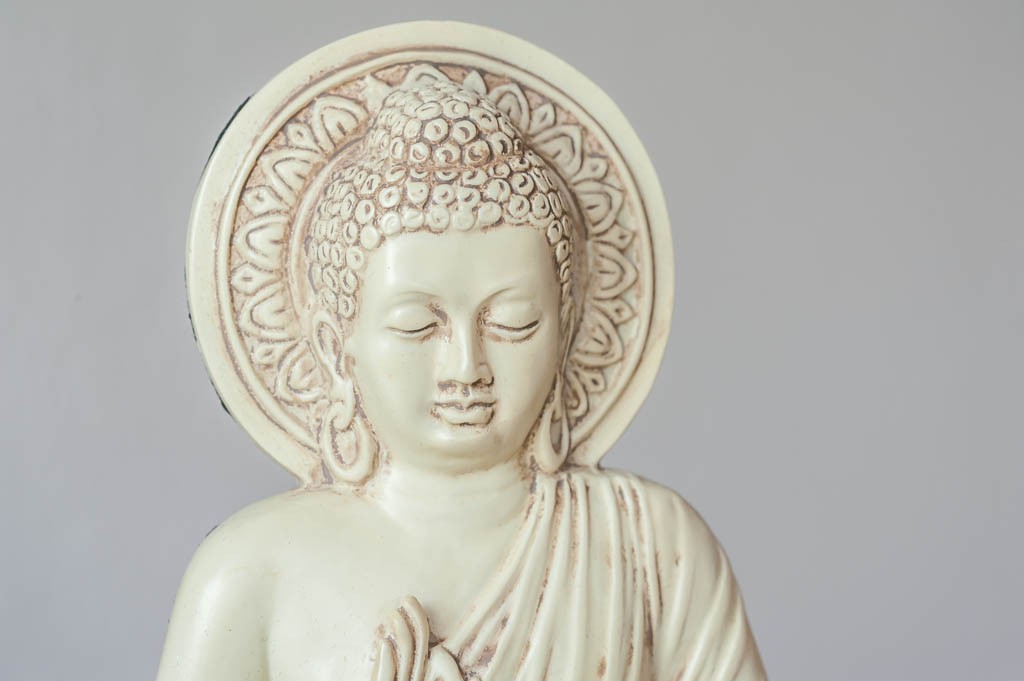 Buddha væg relief cremehvid 2