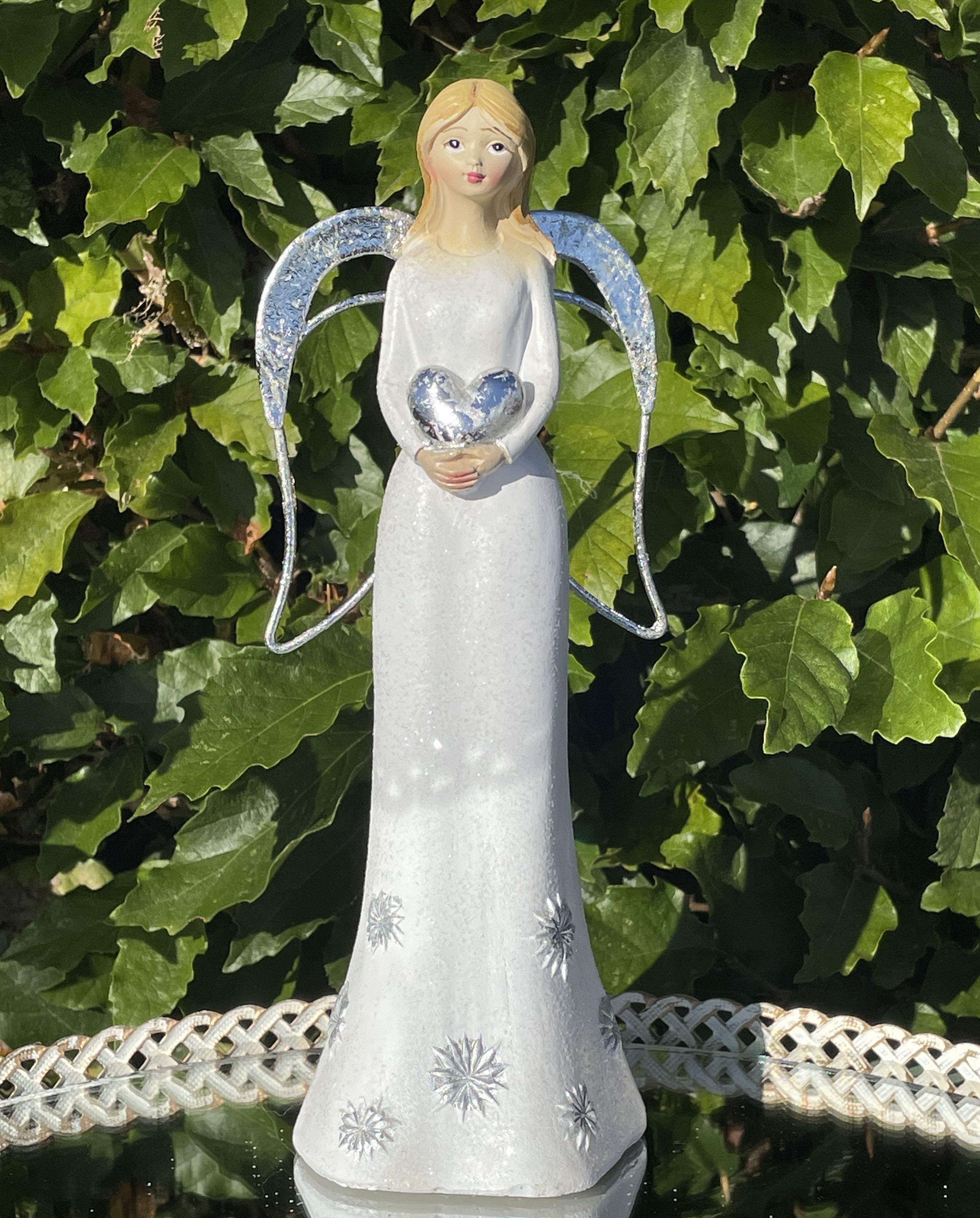 Engel med hjerte i hånden - 20 cm 1