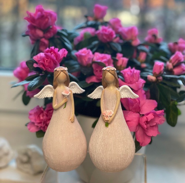 Engle med blomst 1