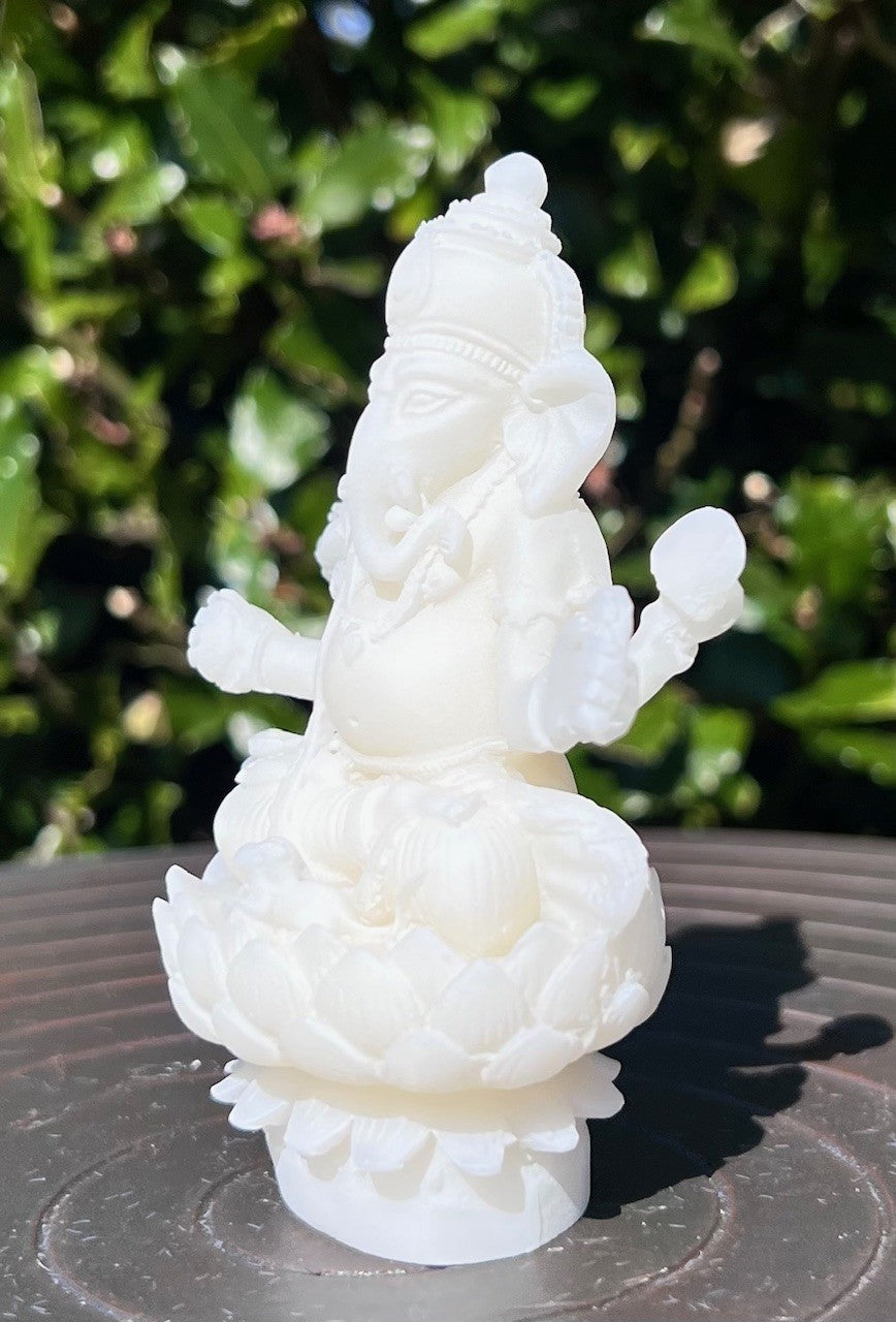 Ganesh siddende på lotus blomst 3