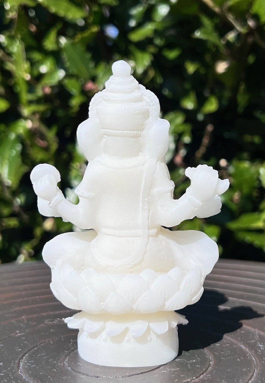 Ganesh siddende på lotus blomst 4