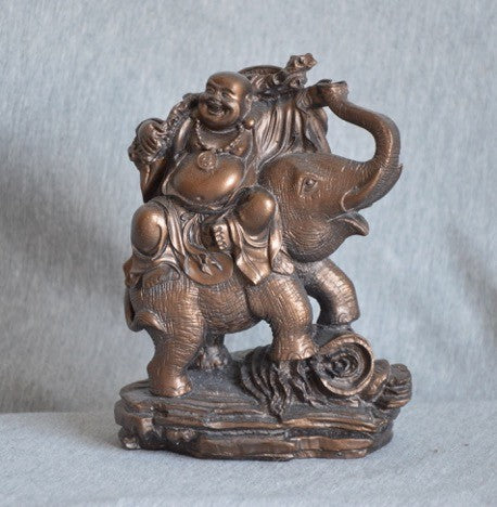 Happy Buddha på elefant