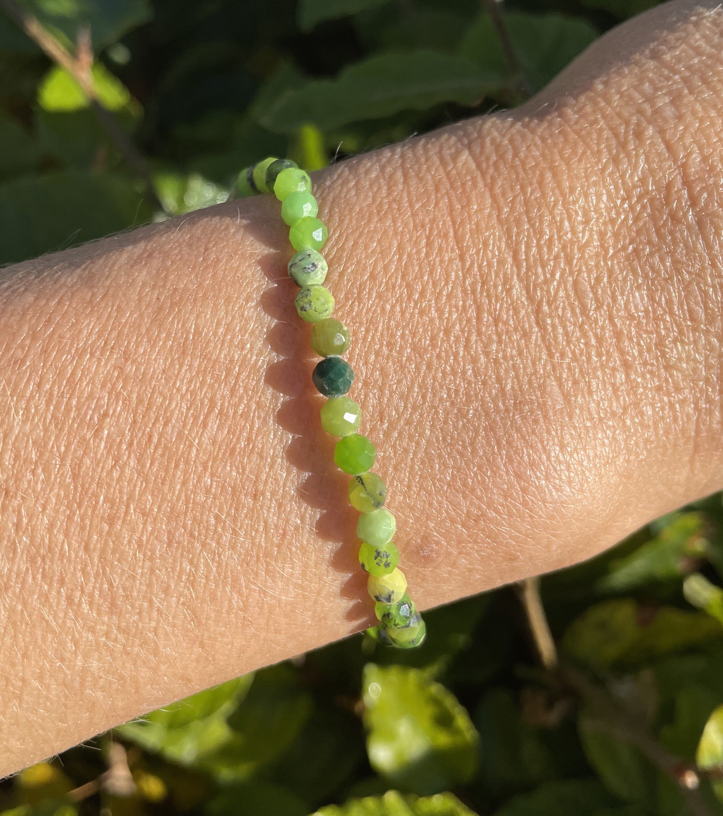 Jade facet slebet armbånd 4 mm 2