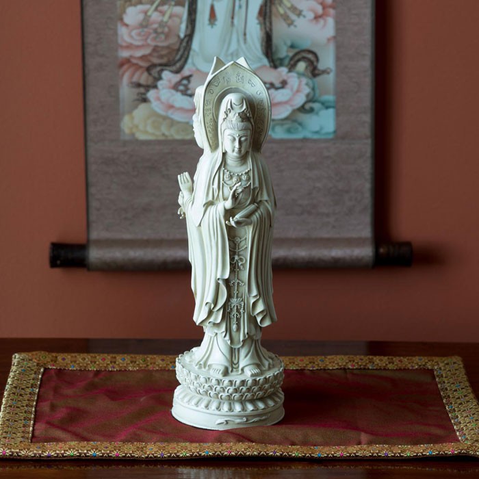 Kuan-Yin 3 sidet figur 3
