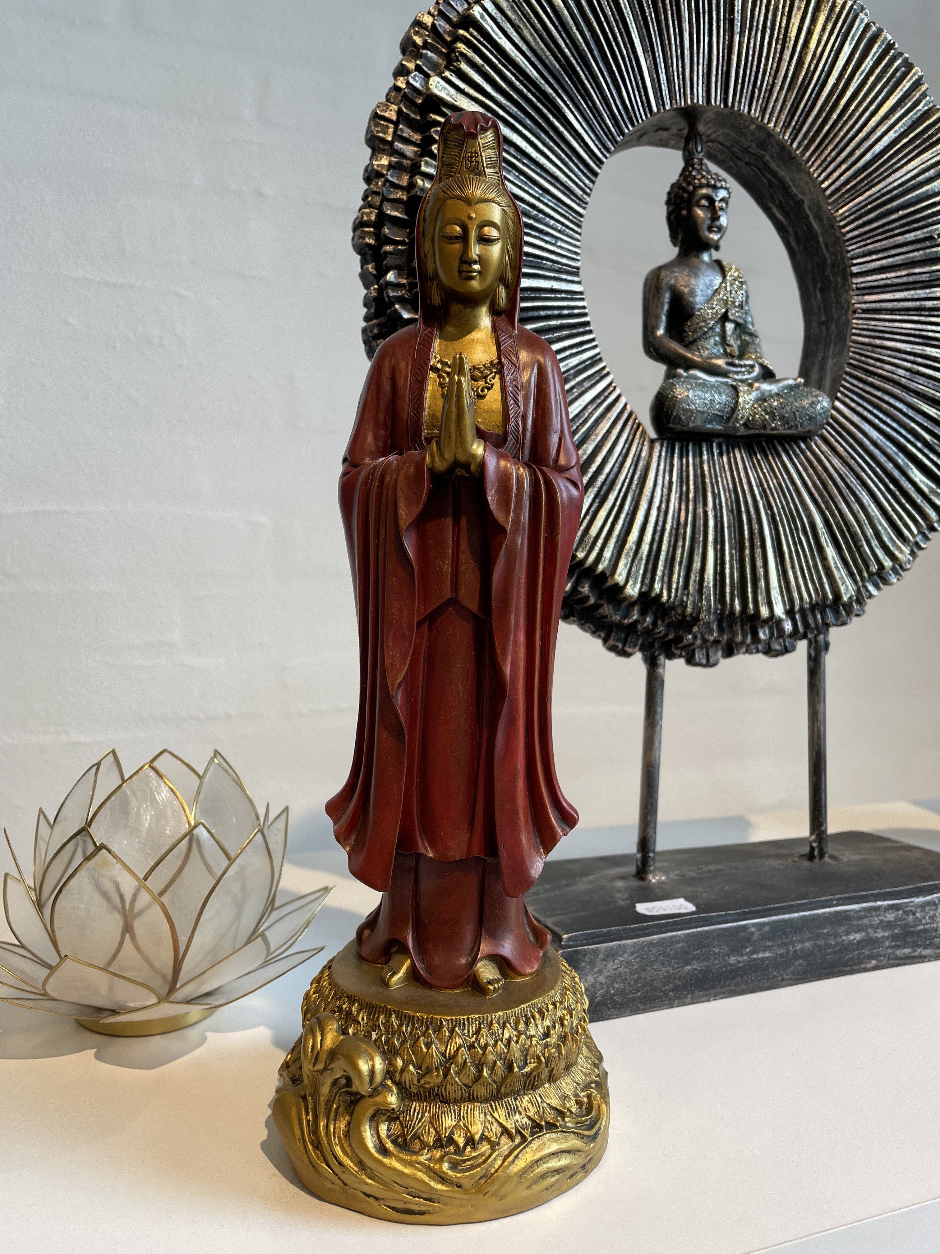 Kuan-Yin namasta - guld/rød 2