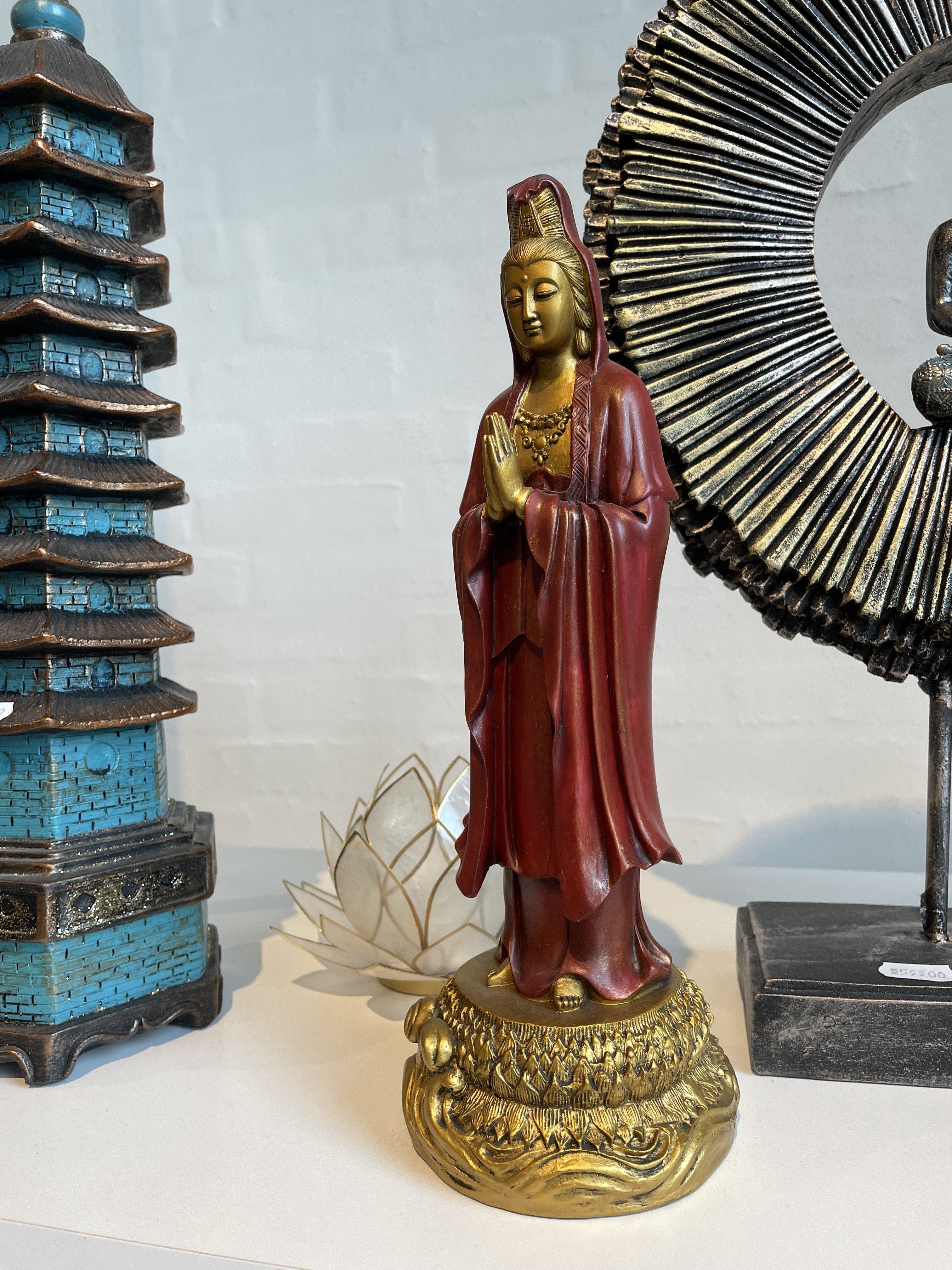 Kuan-Yin namasta - guld/rød 3