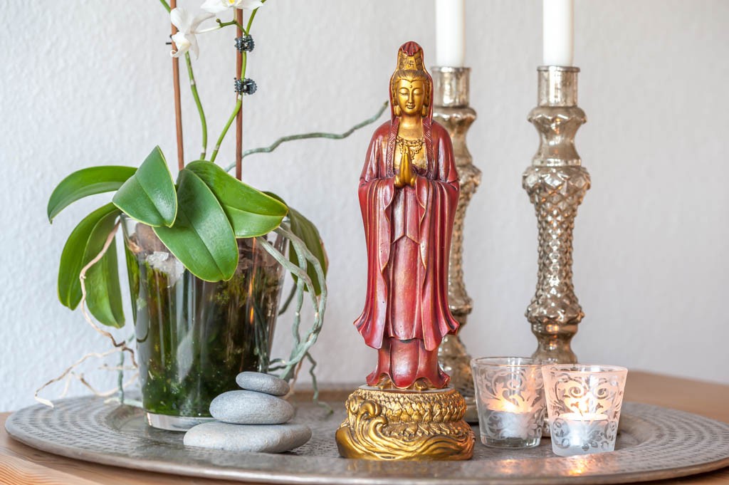 Kuan-Yin namasta - guld/rød 5