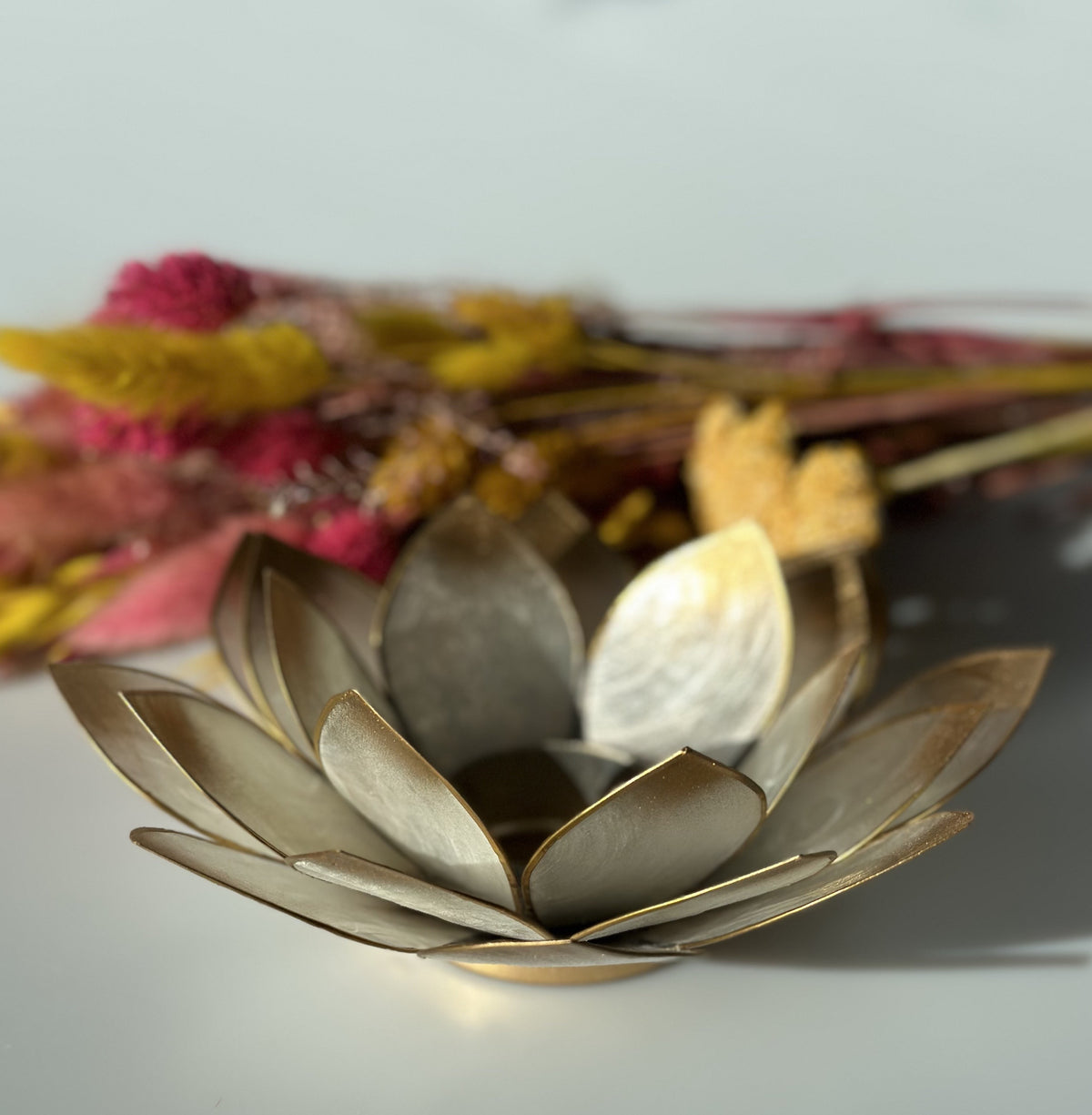 Lotus lysestage hvid m. guld 1