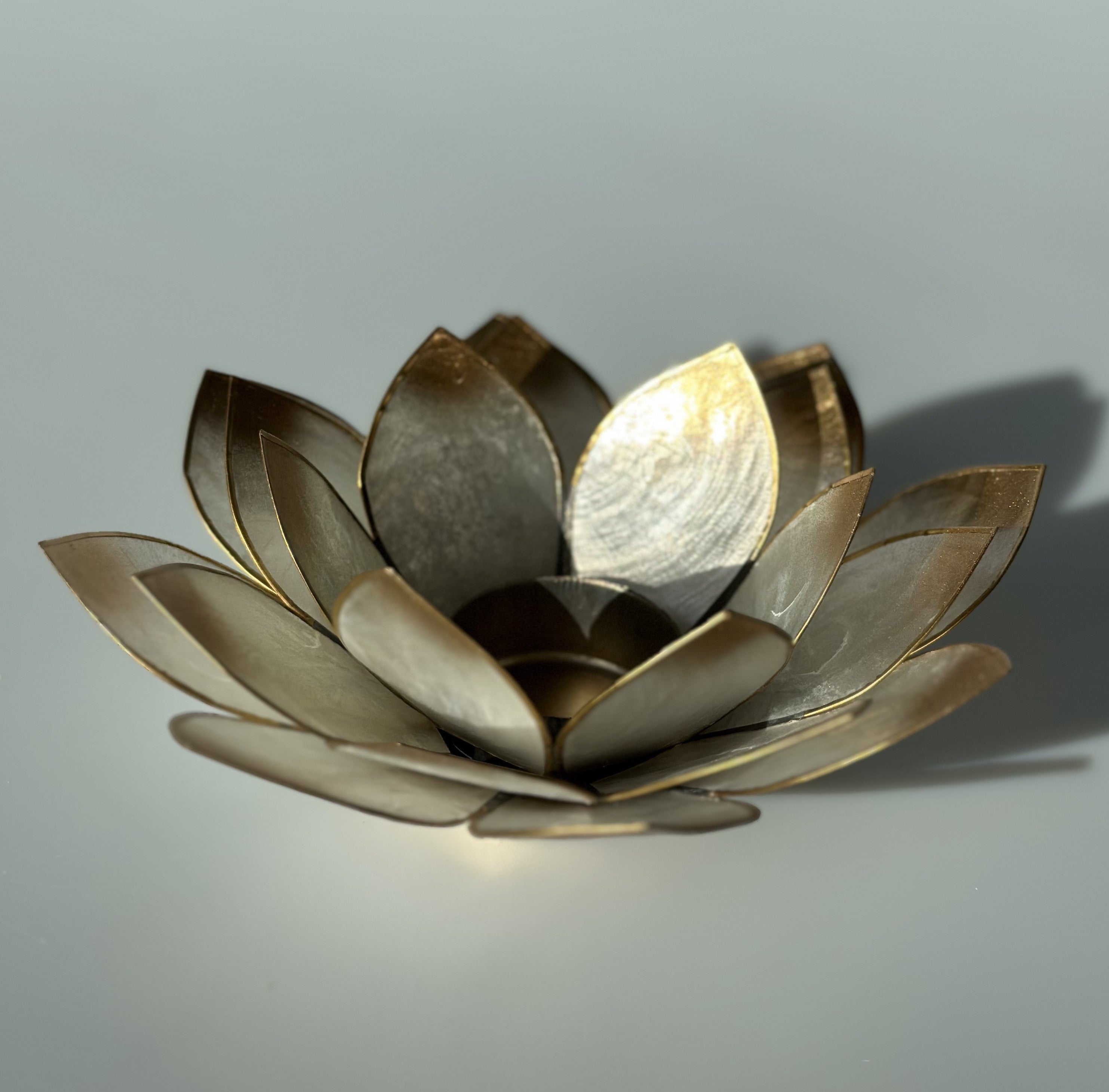 Lotus lysestage hvid m. guld 3