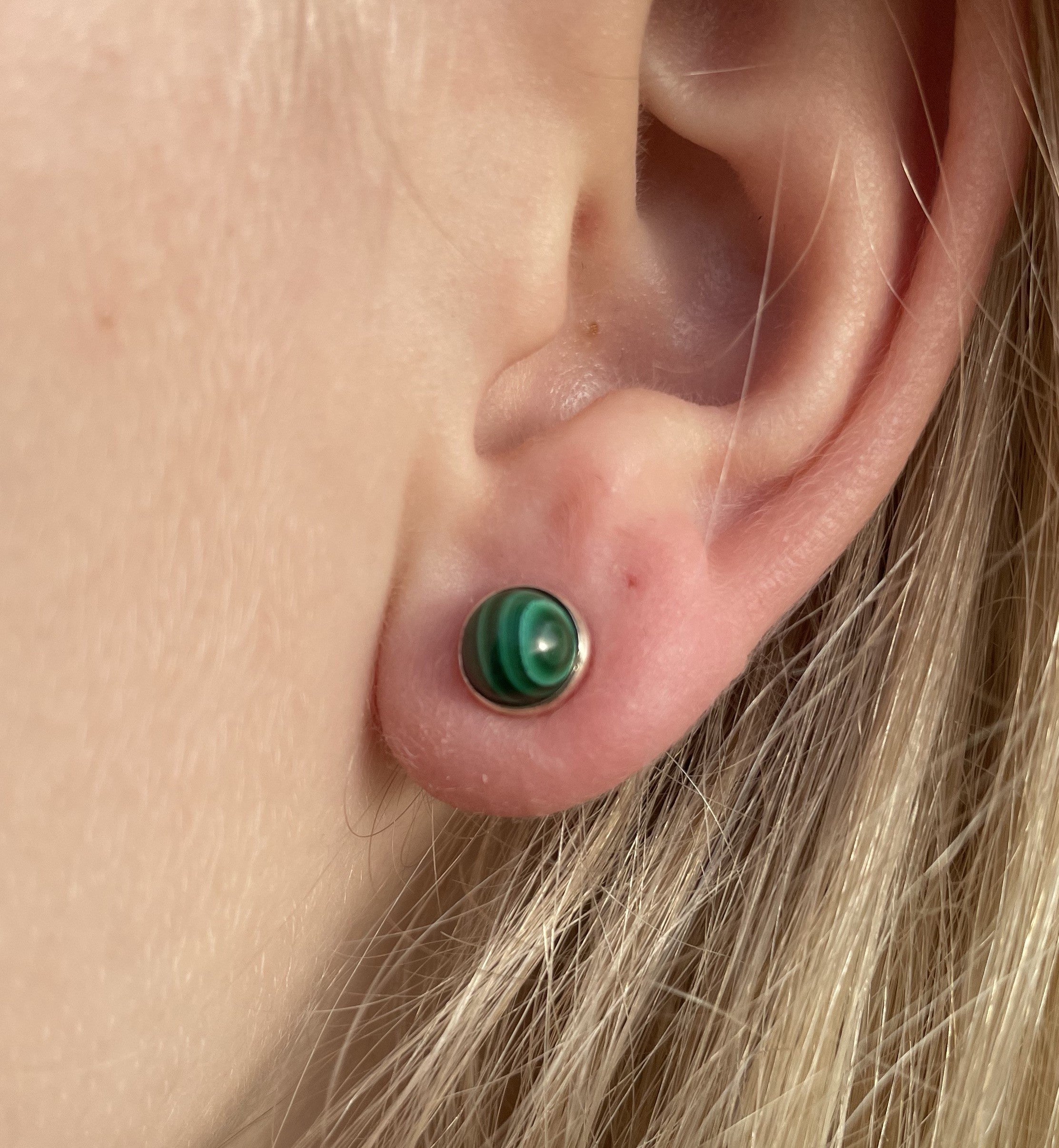 Malakit øreringe halvkugler 6 mm 1