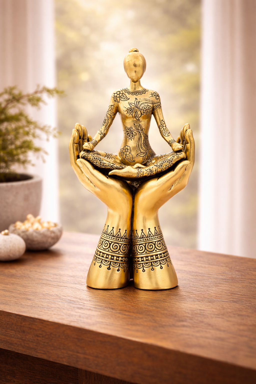 Meditationsfigur i Hænder 1