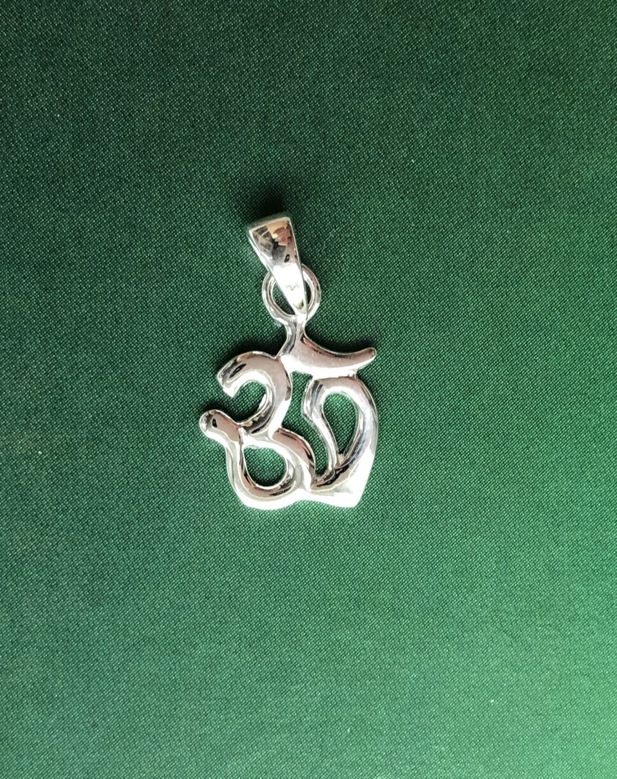 Ohm vedhæng i sølv 1 cm. 2