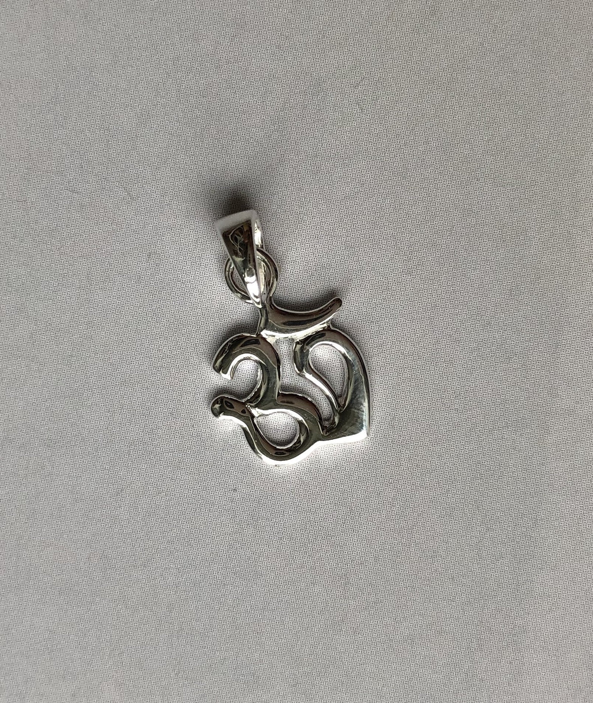 Ohm vedhæng i sølv 1 cm. 3