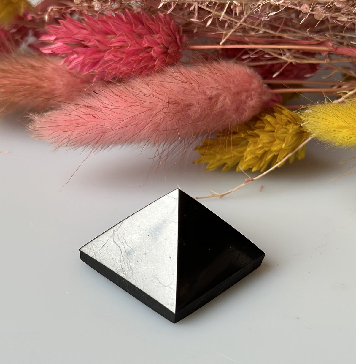 Shungit pyramide 2,5 cm 1