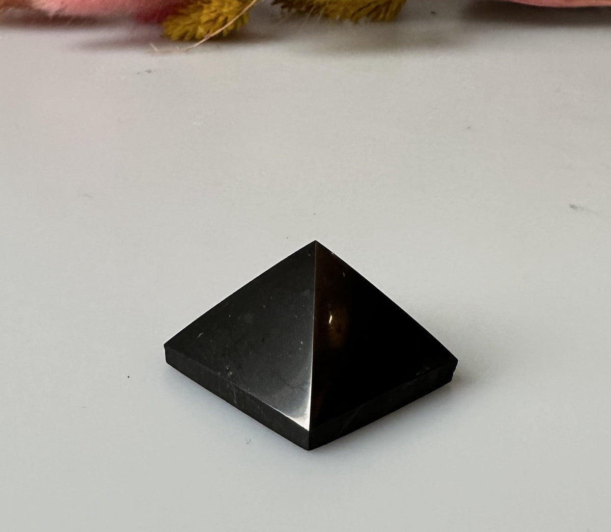 Shungit pyramide 2,5 cm 2
