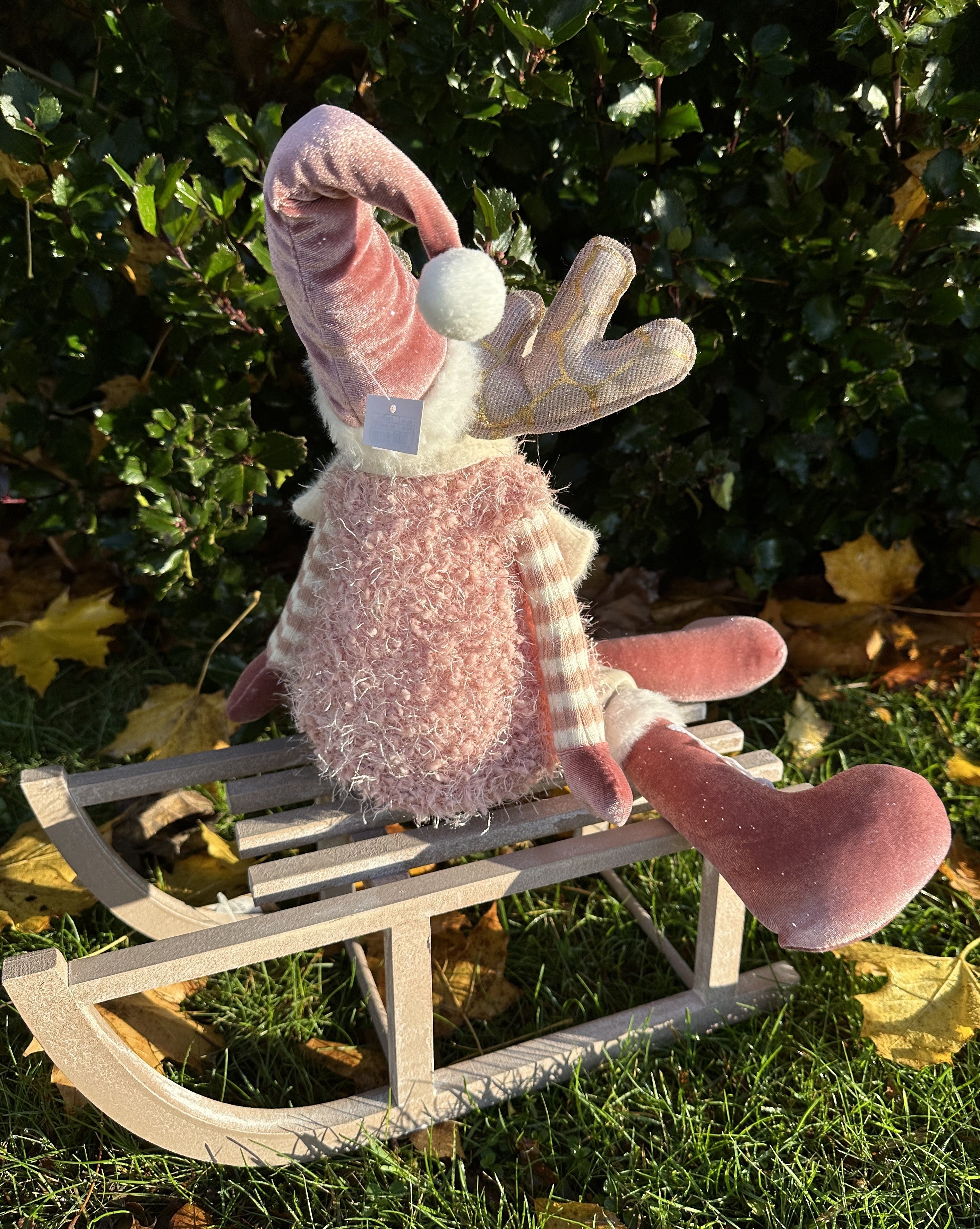 Siddende han Elg rosa 2