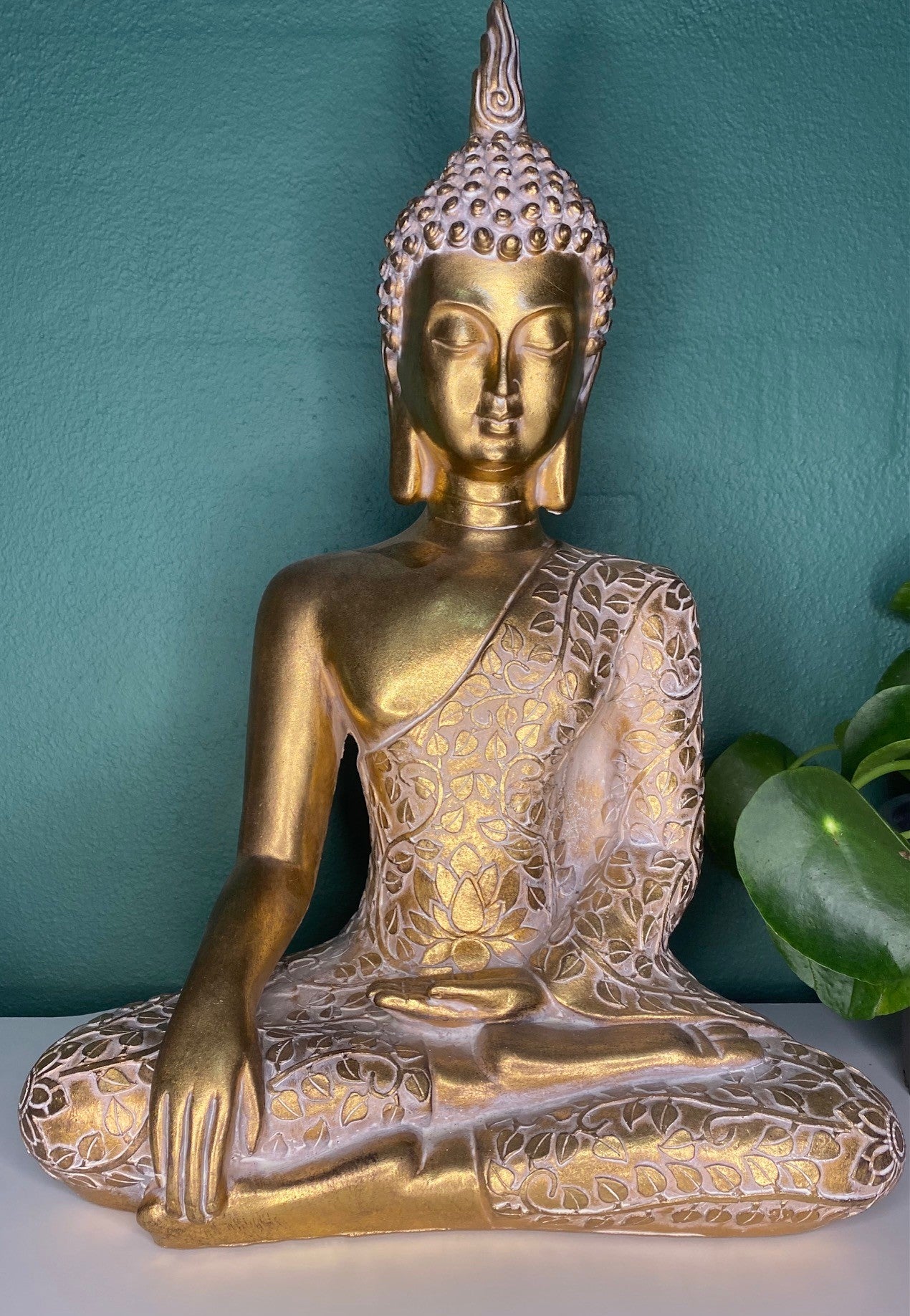 Thai Buddha i "witness the earth" position 1