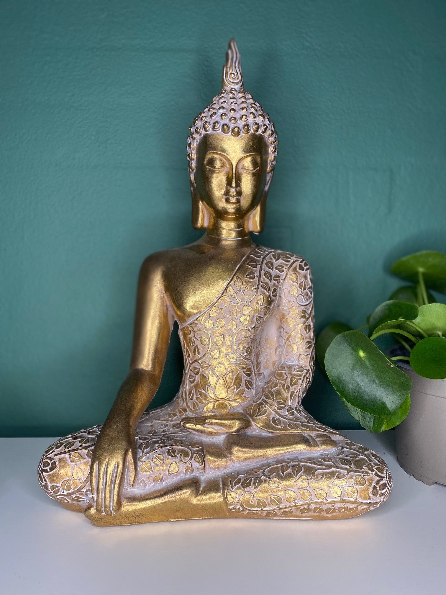 Thai Buddha i "witness the earth" position 3