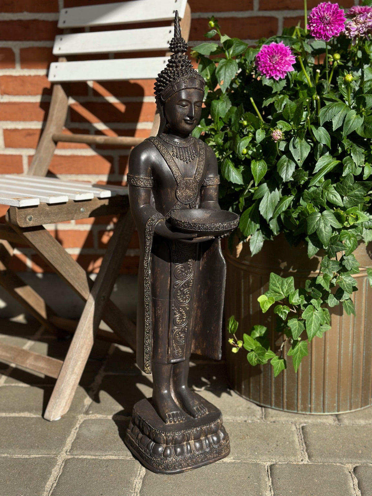 Thailandsk stående Buddha 1