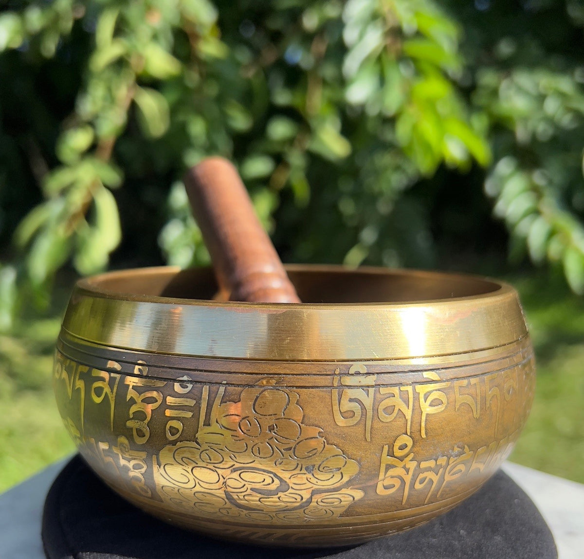 Tibetansk Syngeskål med flot mønster. 3