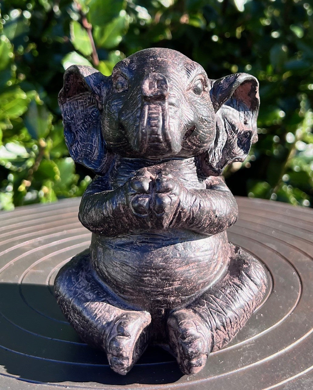 Bedende Elefant 1