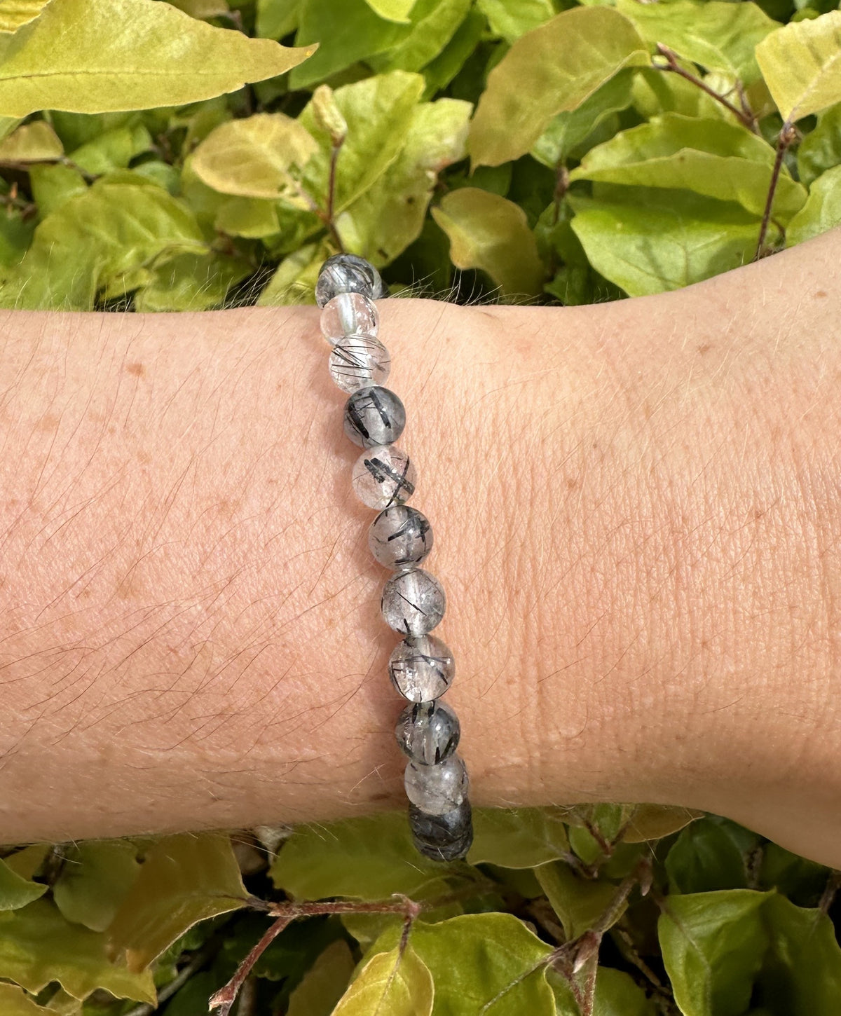 Bjergkrystal/turmalin armbånd 6 mm 2