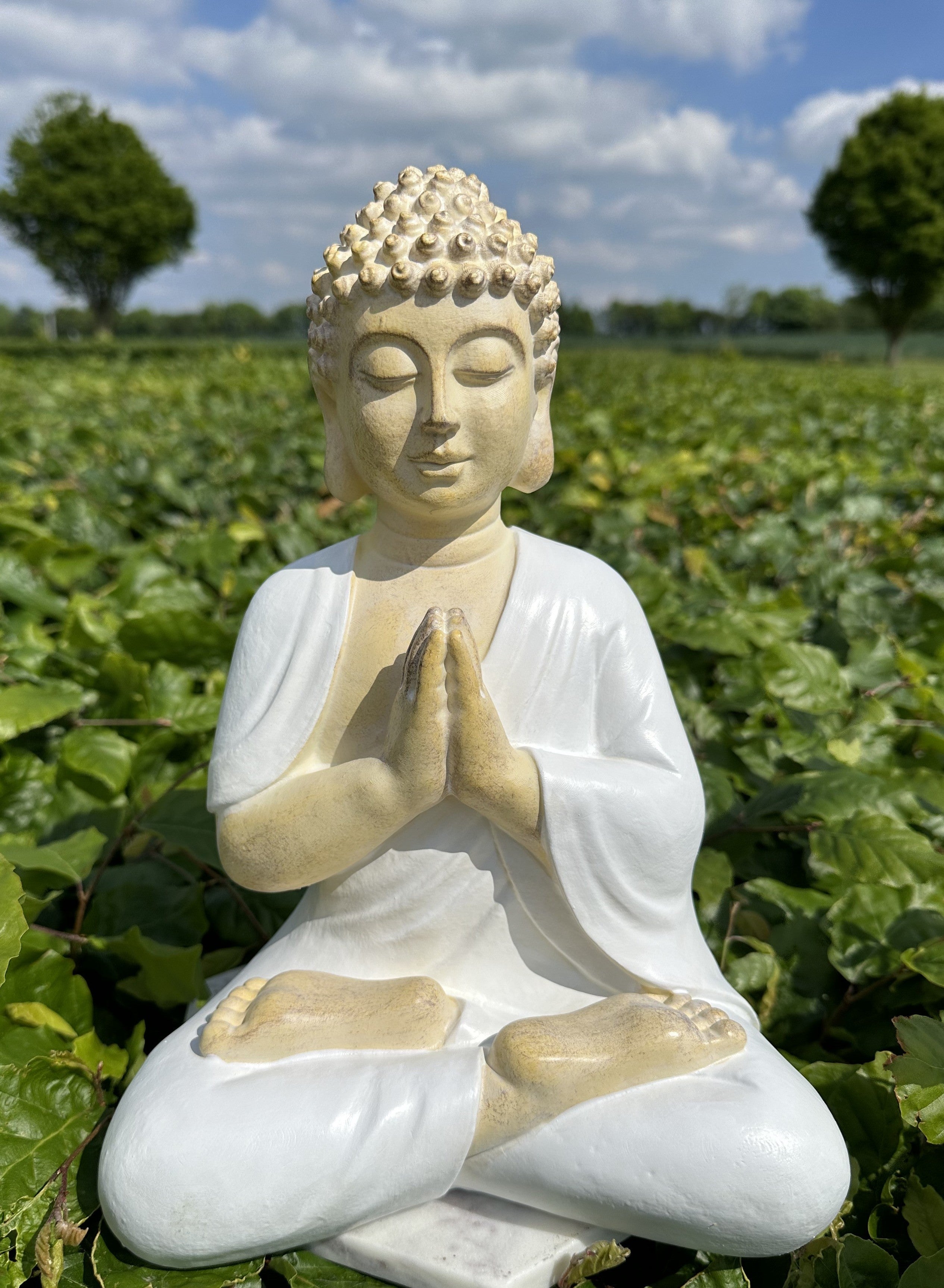 Buddha figur namasté hvid 1