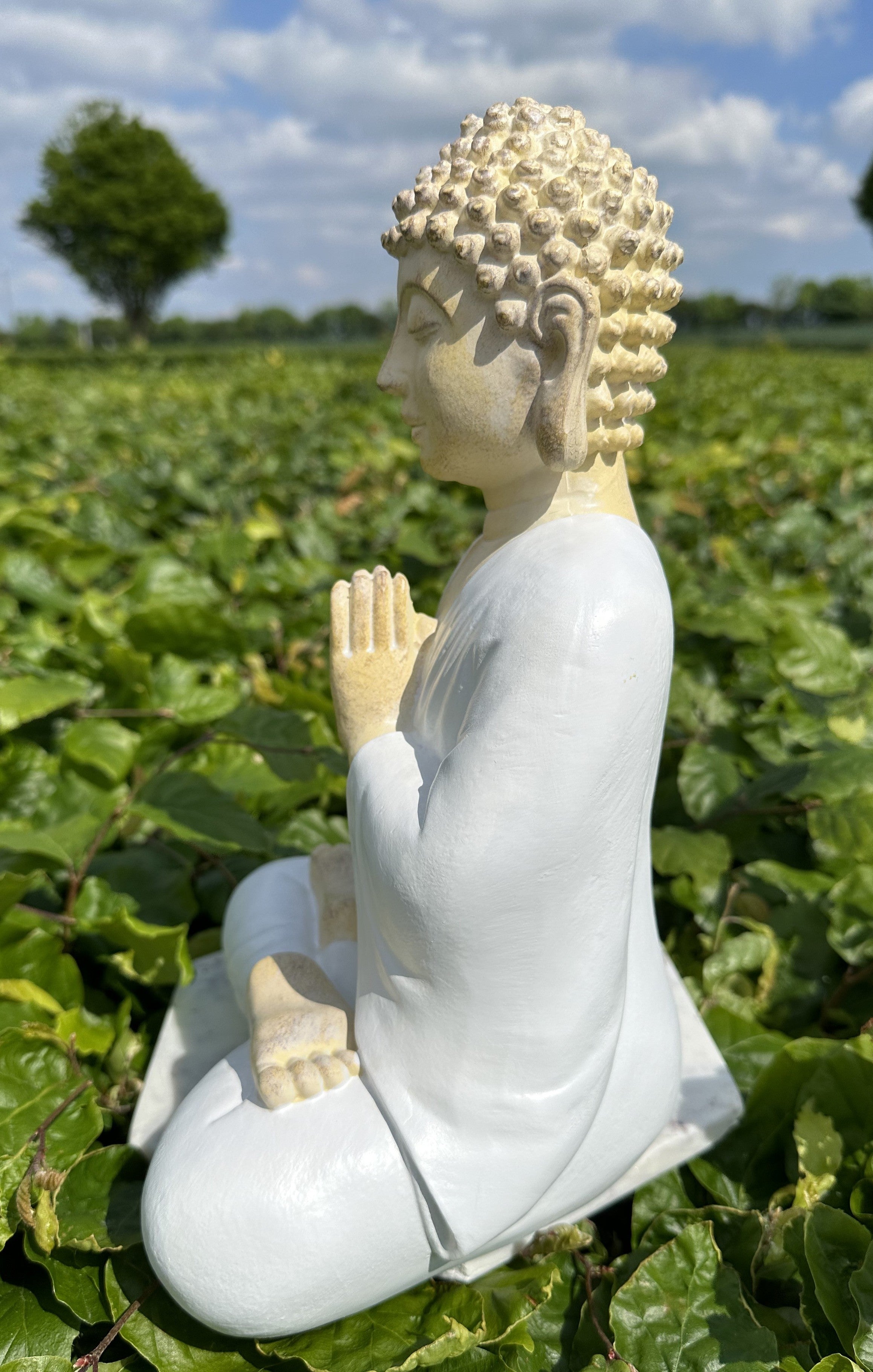 Buddha figur namasté hvid 2