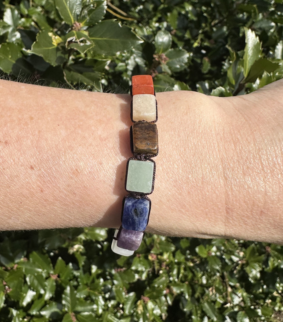 Chakra armbånd m. brun snor 1