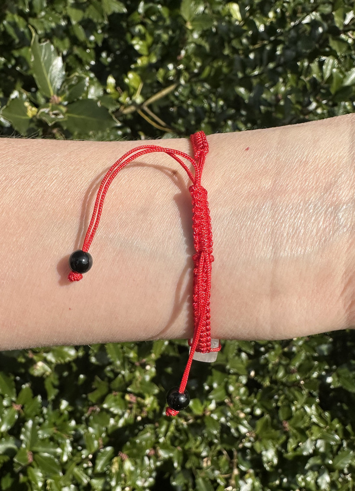Chakra armbånd m. rød snor 3