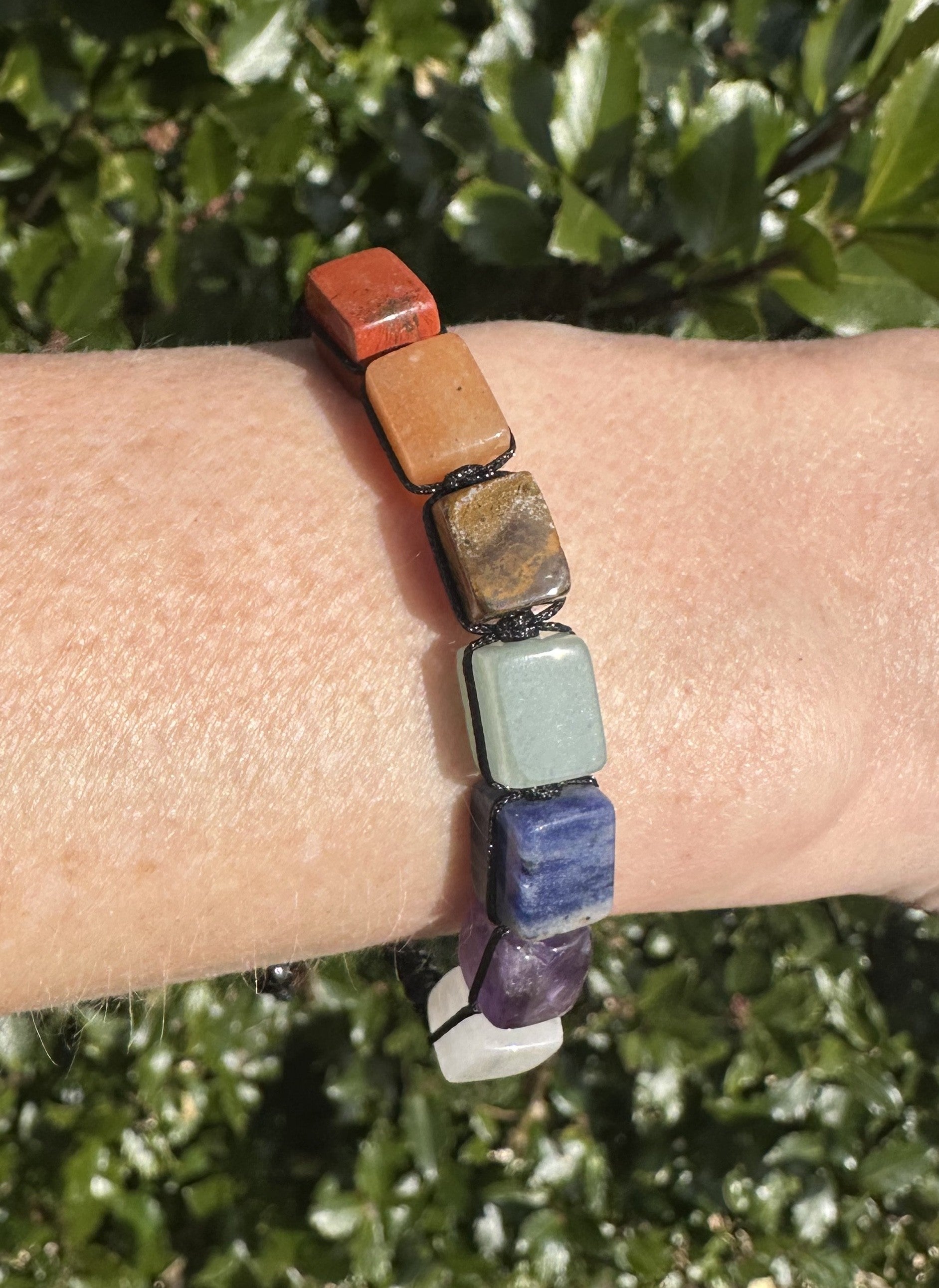 Chakra armbånd m. sort snor 1