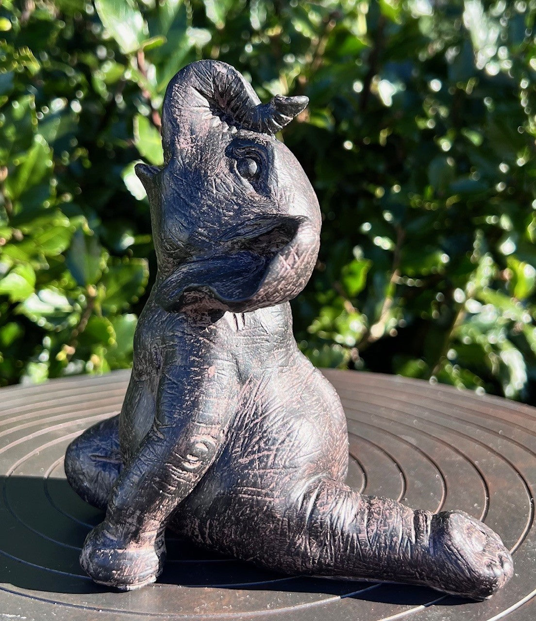 Elefant i yogastilling 2