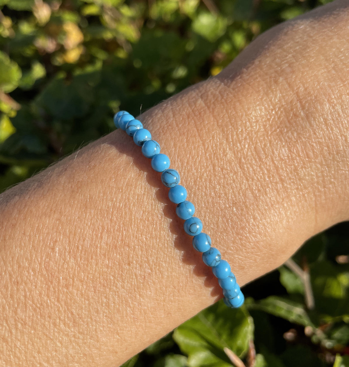 Howlit turkis armbånd 4 mm 2