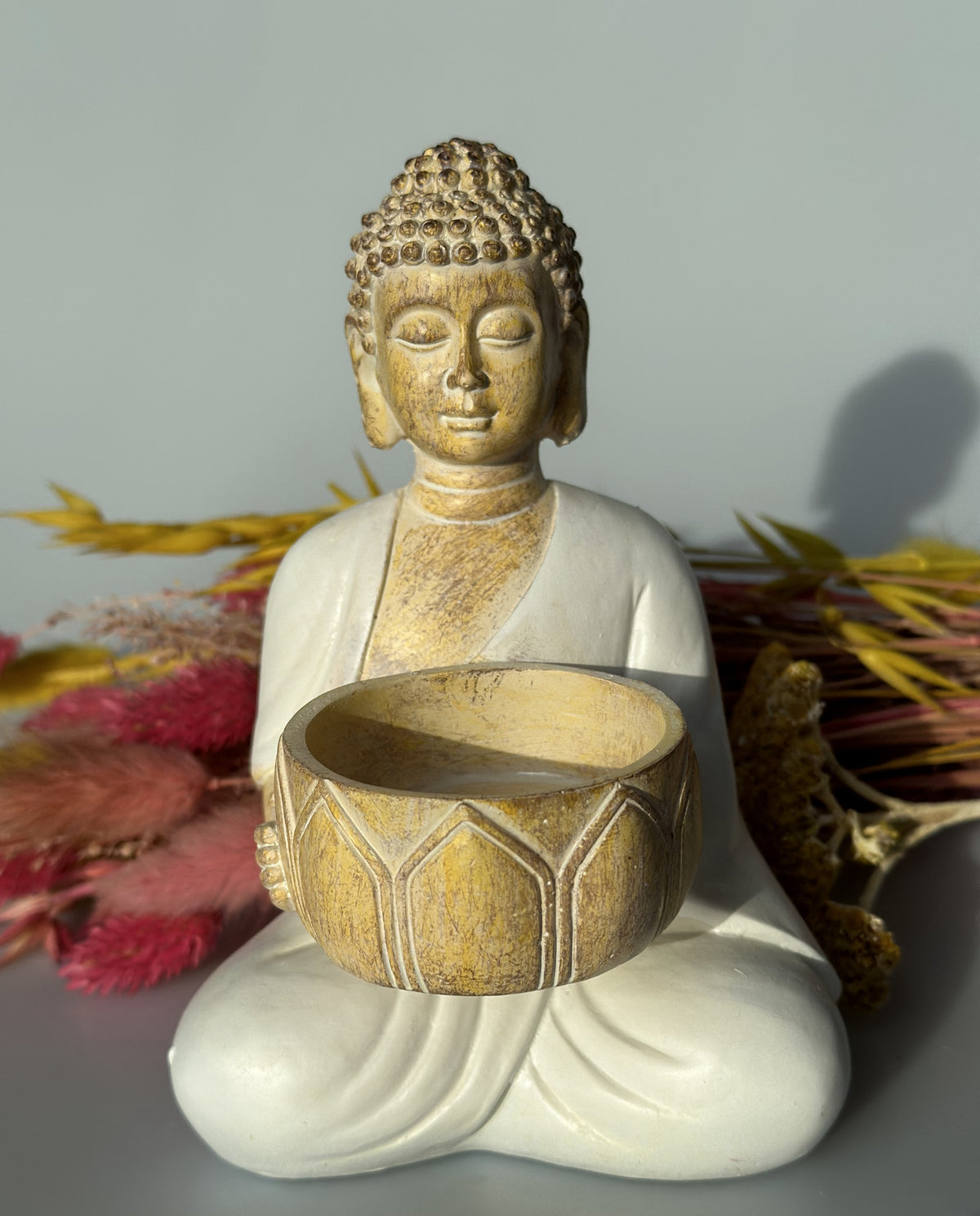 Hvid buddha med lys 1