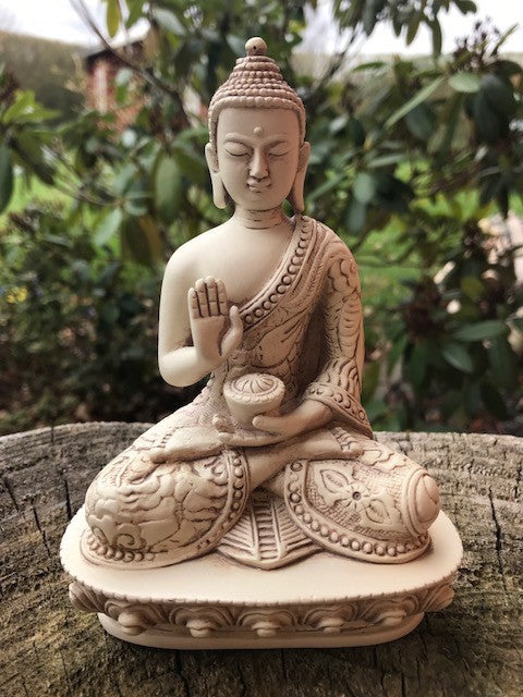 Hvid Buddha No fear Mudra 1