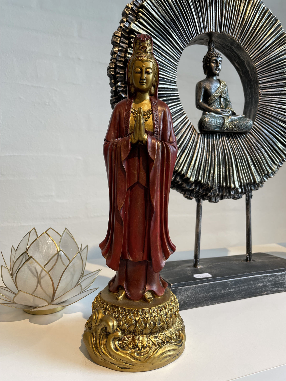 Kuan-Yin namasta - guld/rød 2