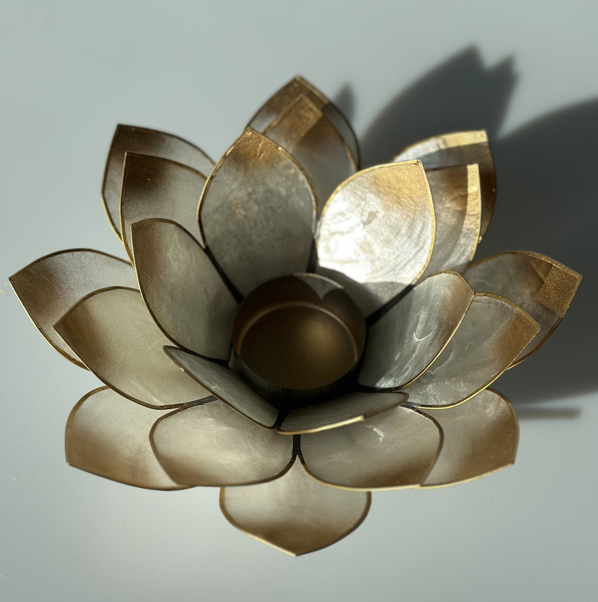 Lotus lysestage hvid m. guld 2