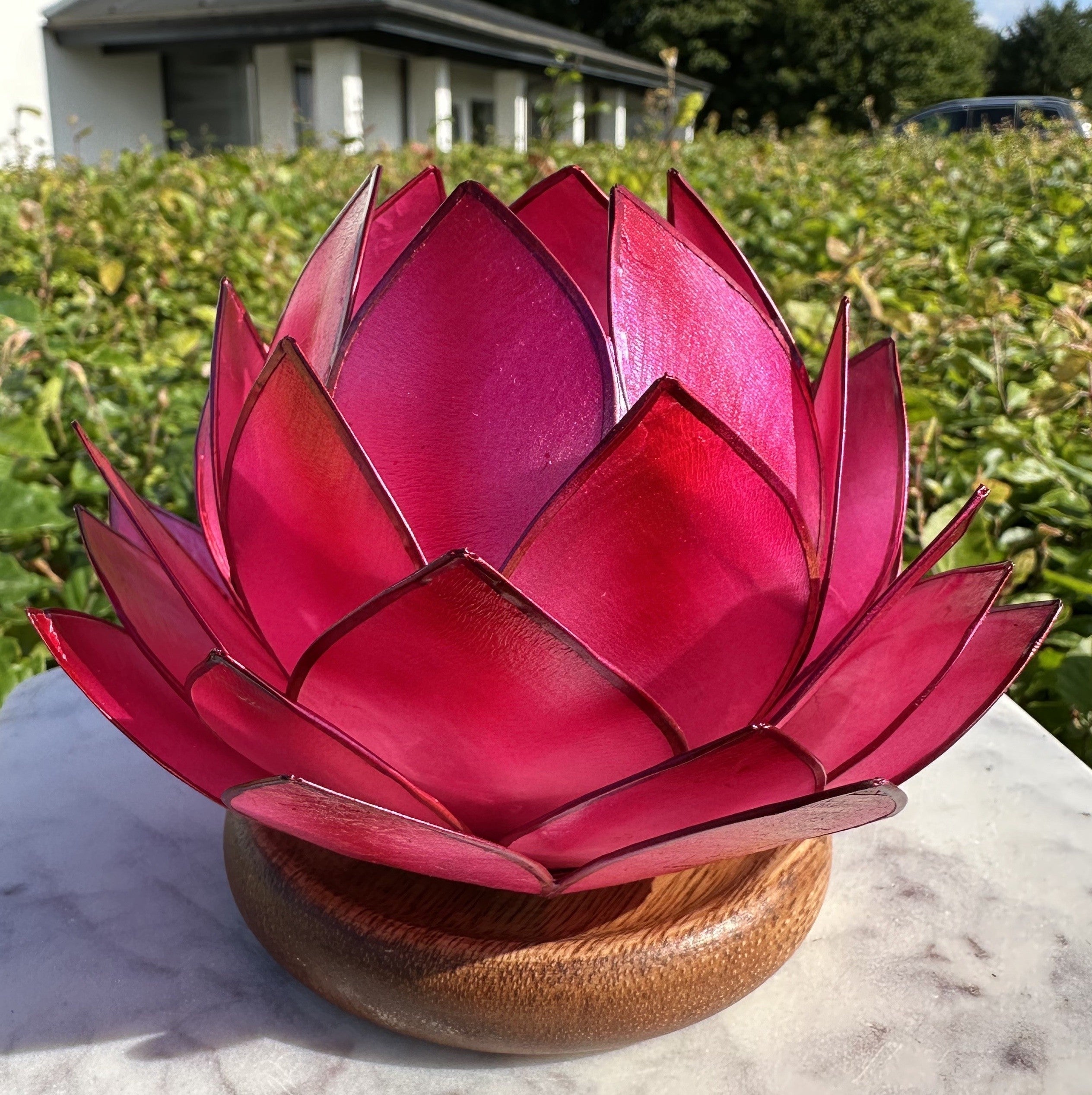 Lotus Stage med træ fod - Rød 2