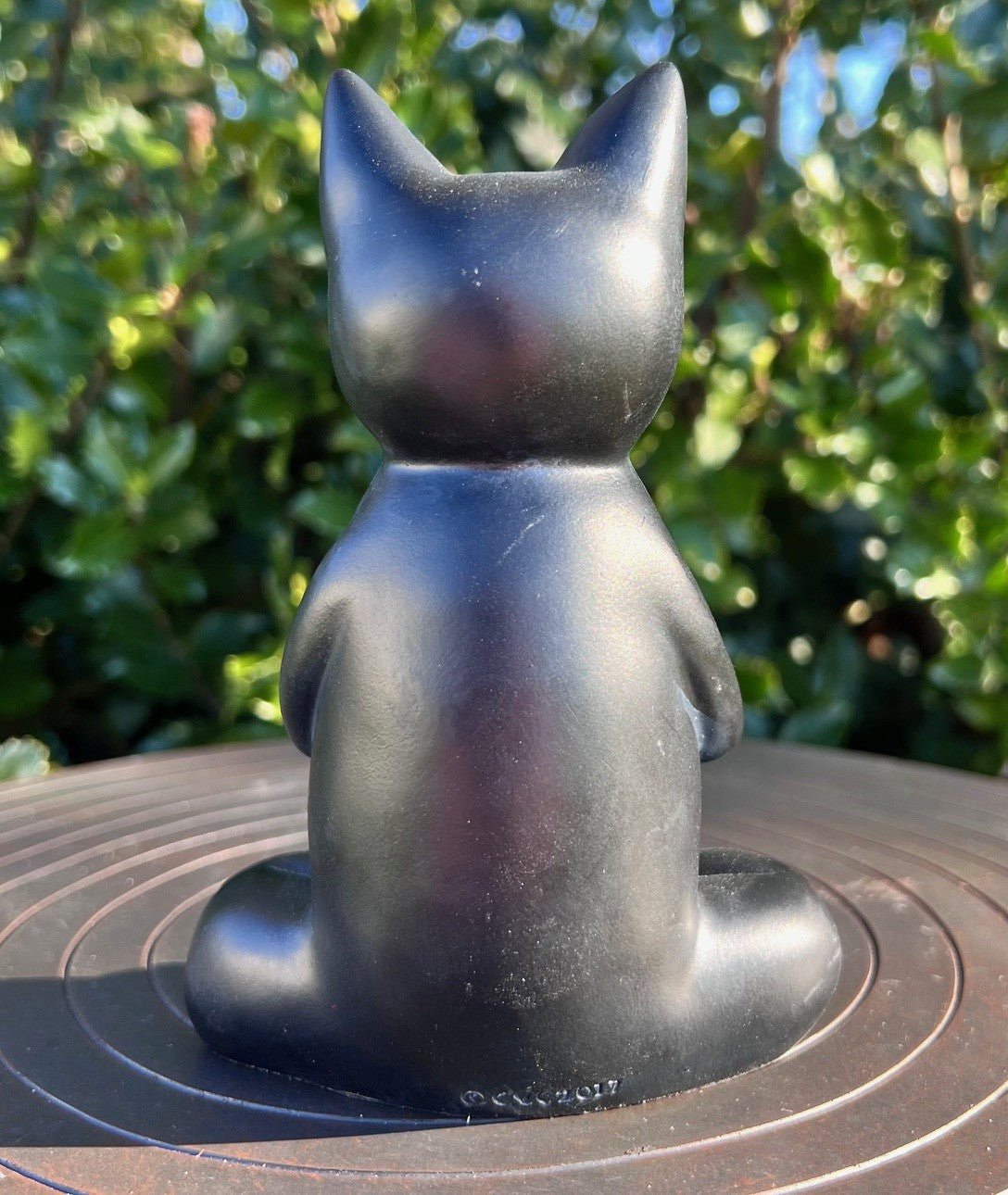 Mediterende kat - i smuk matsort finish 4