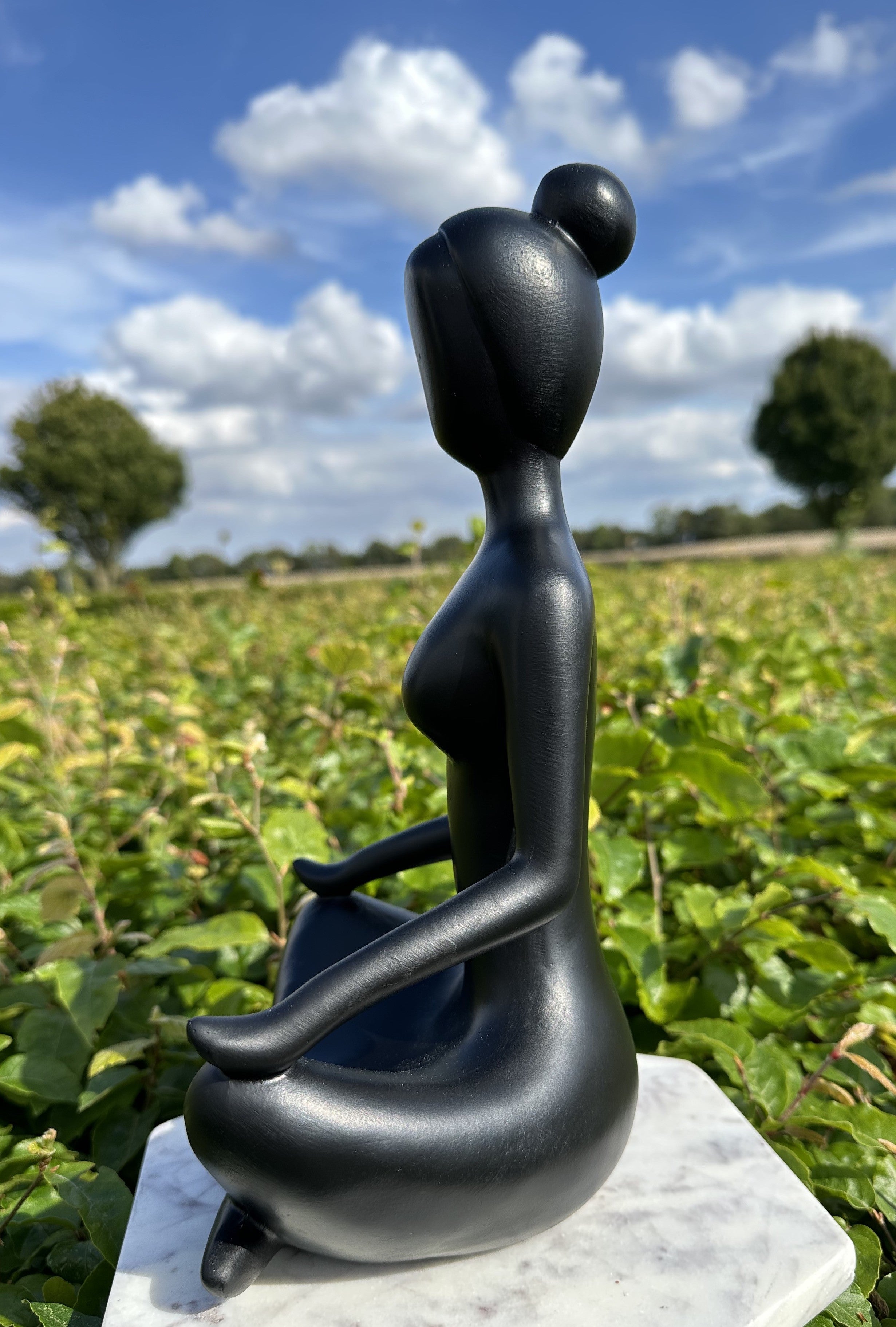 Mediterende kvinde 2