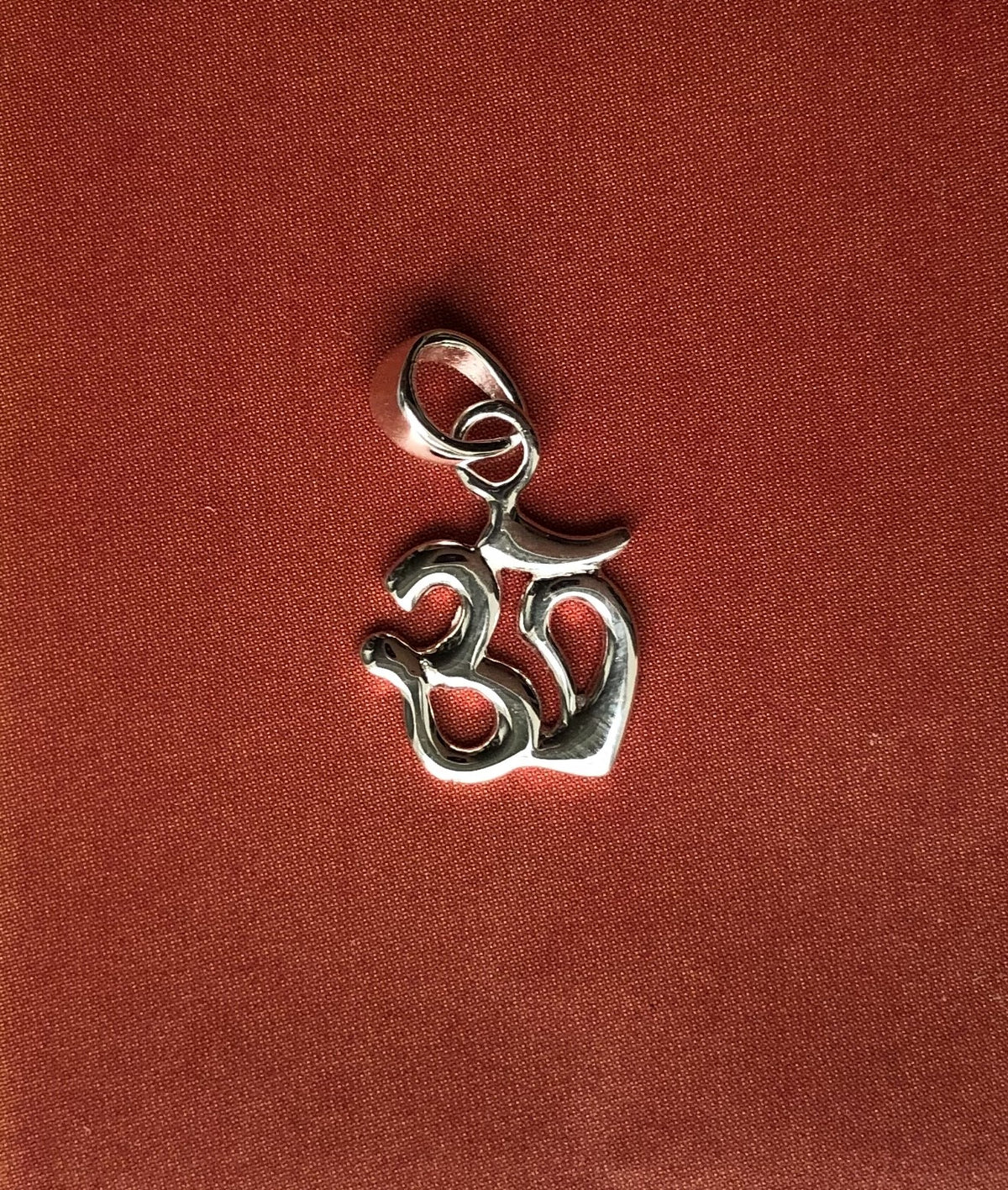 Ohm vedhæng i sølv 1 cm. 1