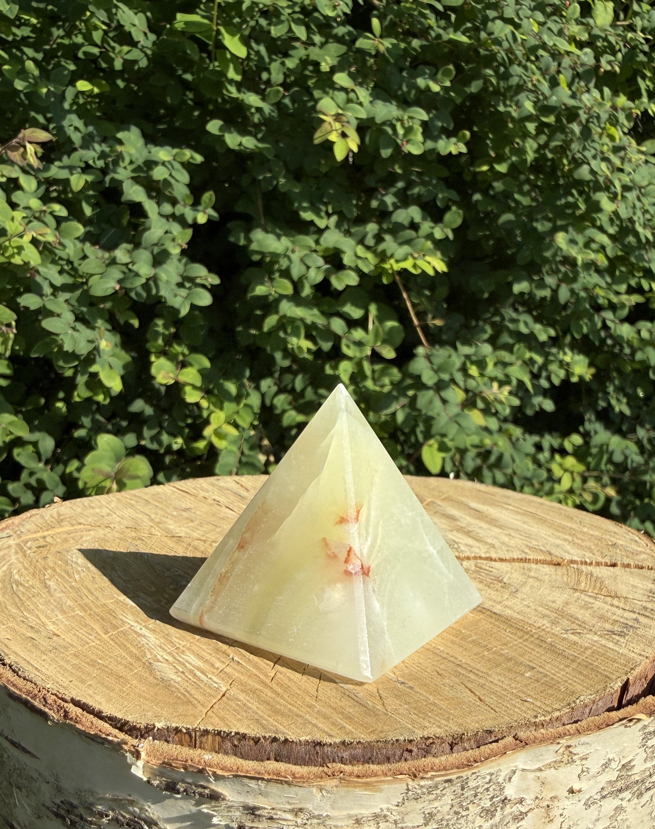 Onyx pyramide 6