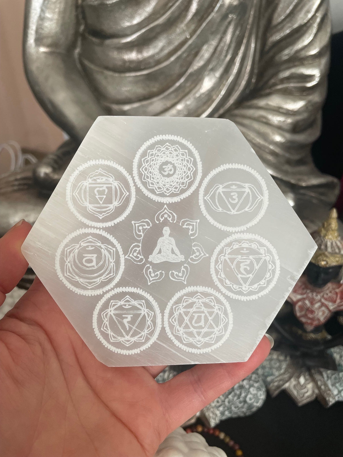 Selenit med chakra tegn 2