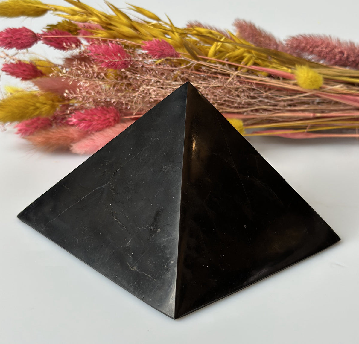 Shungit pyramide 12 cm 1