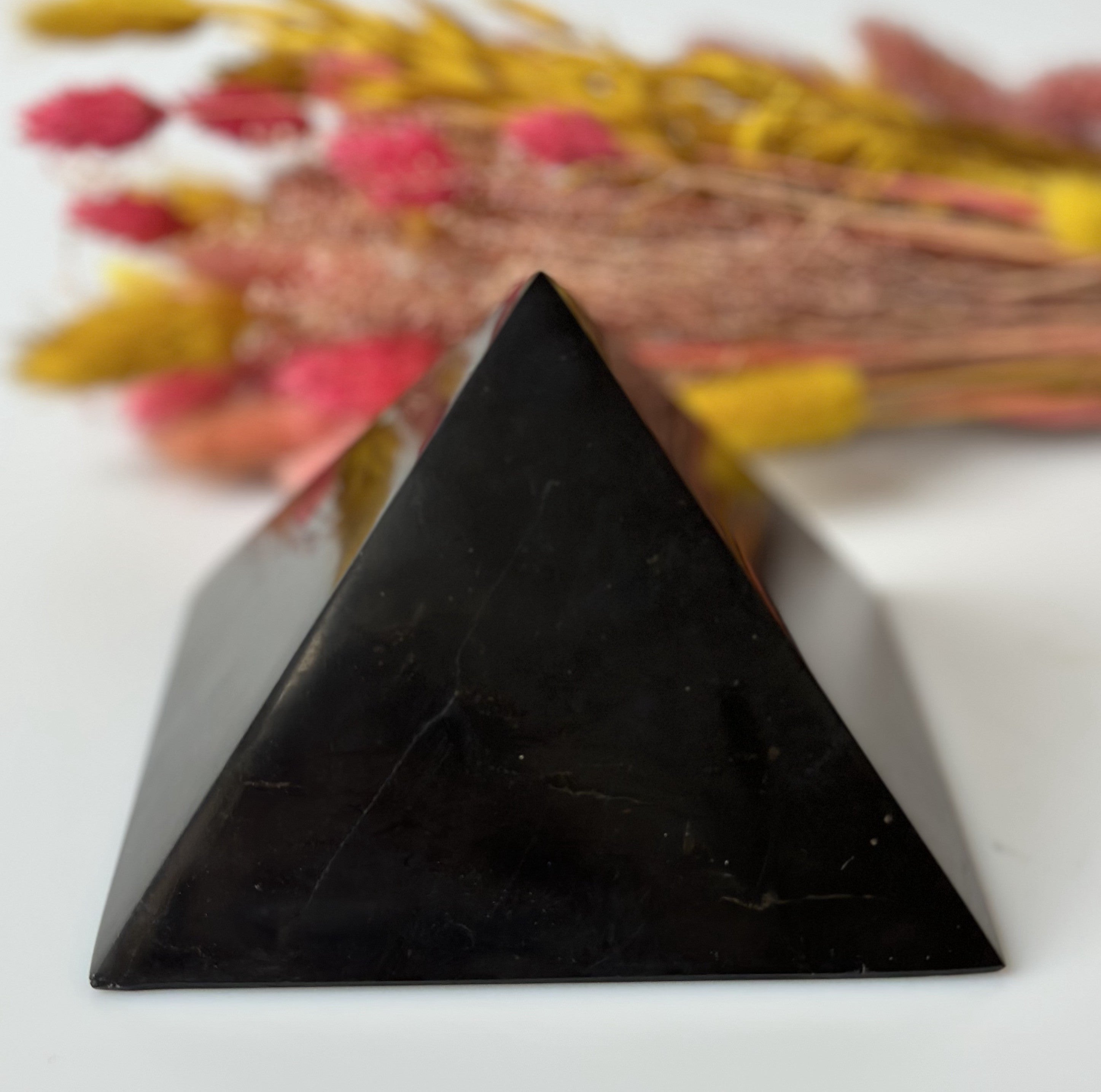 Shungit pyramide 12 cm 3