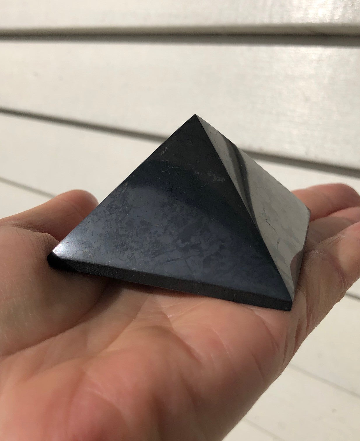 Shungit pyramide 6 cm 3