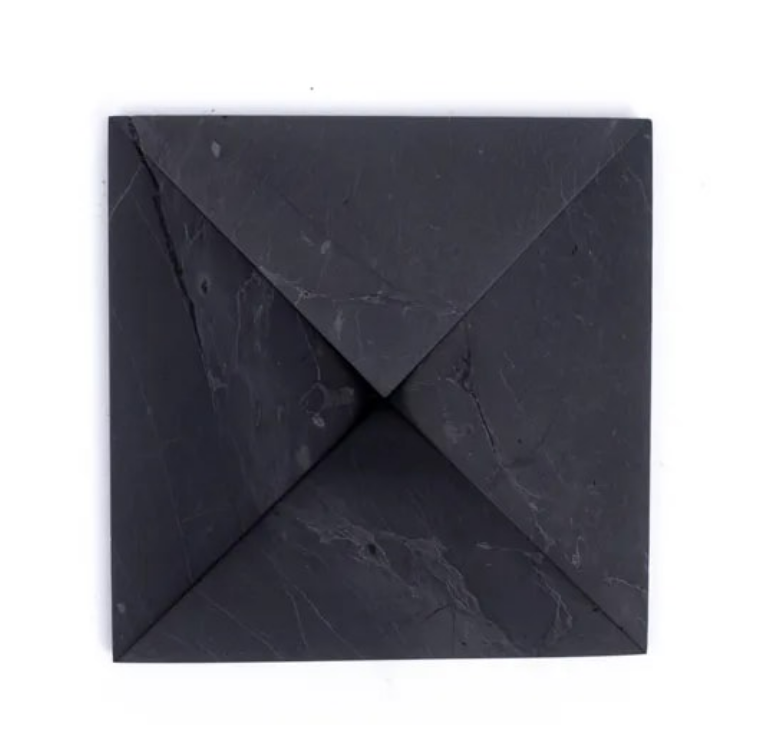 Shungit Pyramide 5 cm 1